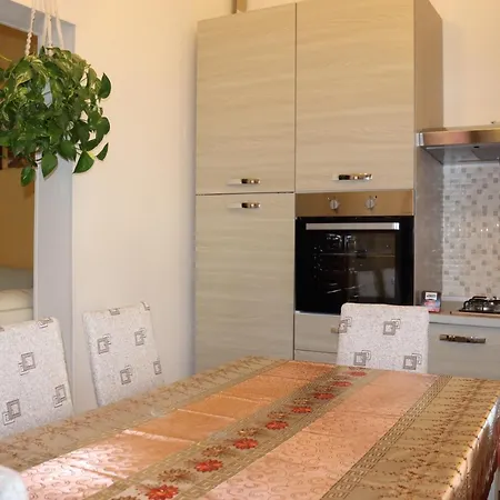 Apartment Casa Andreea Vicino Al Centro Di Iun R5904